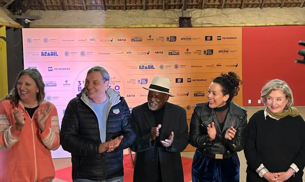 Bonito (MS) inaugura calçada da fama em homenagem ao cinema