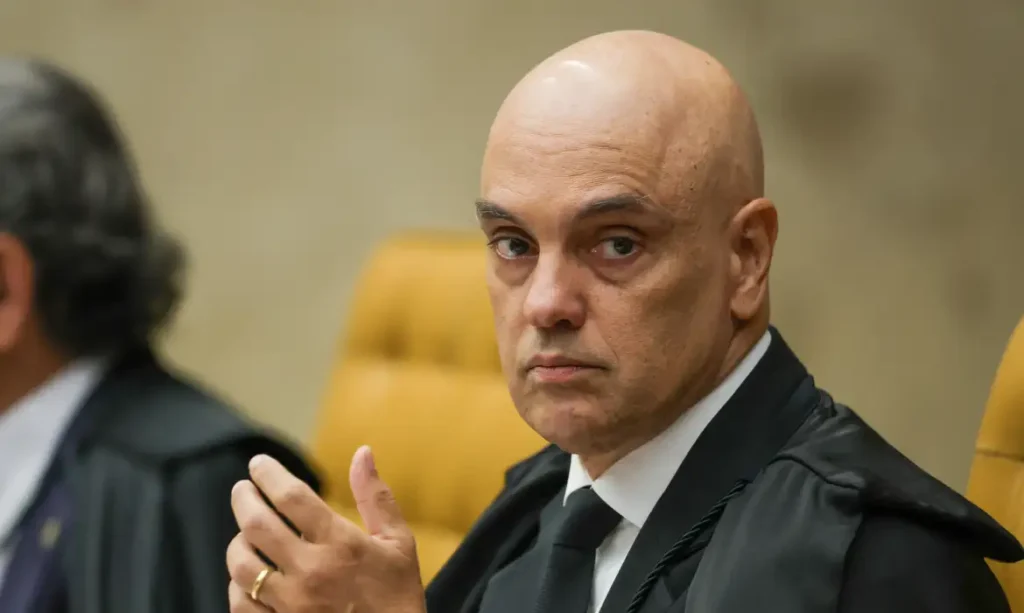 Moraes compara atos de Eduardo Bolsonaro nos EUA a tentativa de golpe