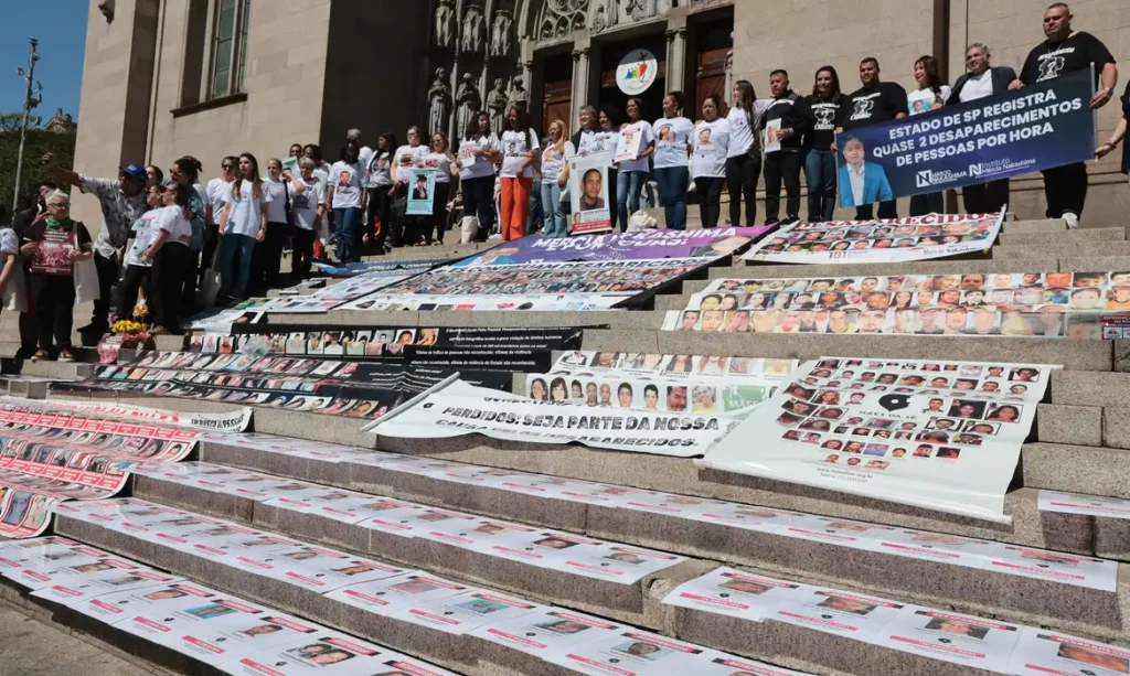 Ato em SP lança movimento de famílias em busca de desaparecidos