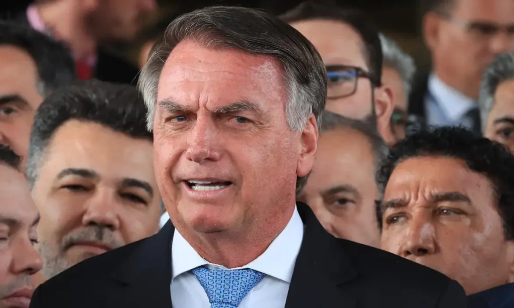 Defesa de Bolsonaro diz que foi surpreendida com prisão domiciliar