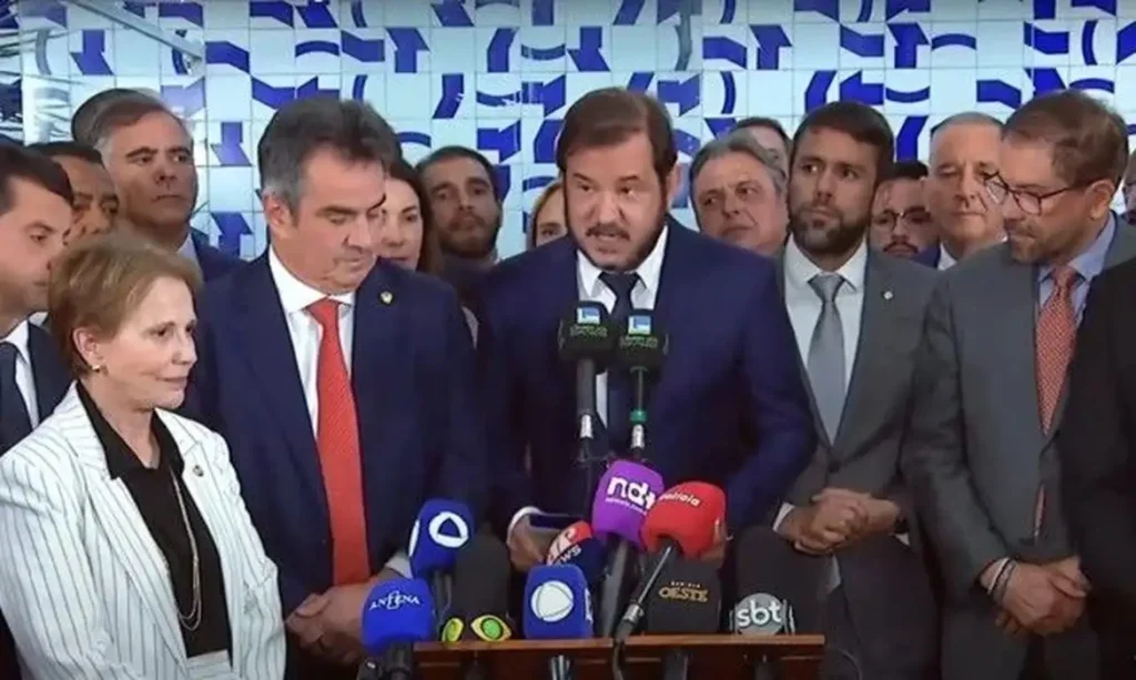 União Brasil e PP anunciam afastamento do governo Lula