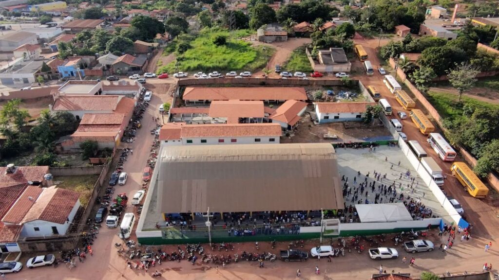 Depois de 11 anos, Eldorado ganha ginásio poliesportivo escolar.