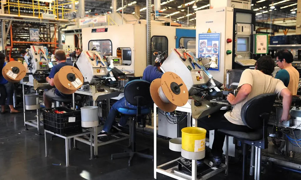 Alta da atividade industrial em janeiro não compensa perdas acumuladas